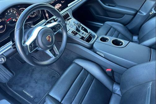 2019 Porsche Panamera 4