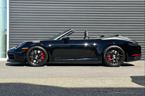 2023 Porsche 911 Carrera 4 GTS