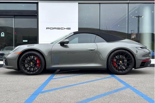 2022 Porsche 911 Carrera 4 GTS