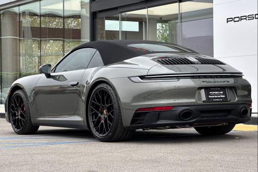 2022 Porsche 911 Carrera 4 GTS