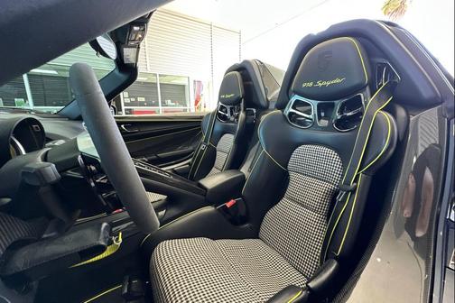 2015 Porsche 918 Spyder 2dr Roadster