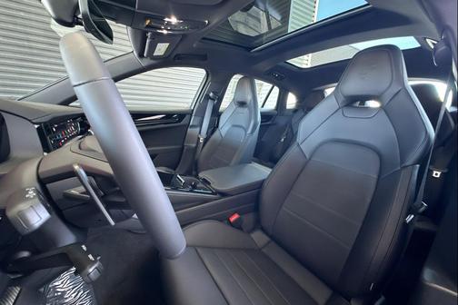 2025 Porsche Panamera RWD