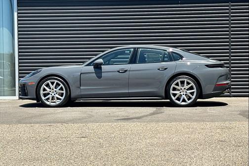 2025 Porsche Panamera RWD
