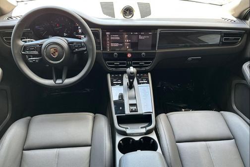 2025 Porsche Macan T