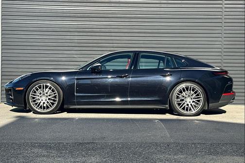 2024 Porsche Panamera 4