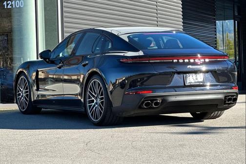 2024 Porsche Panamera 4