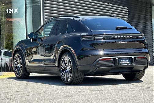 Jet Black 2026 Porsche Macan Macan Electric 4