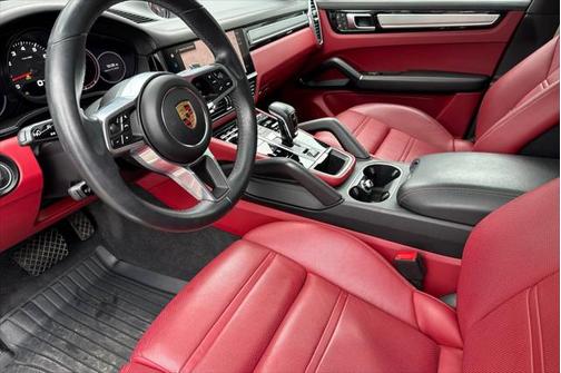 2023 Porsche Cayenne Platinum Edition