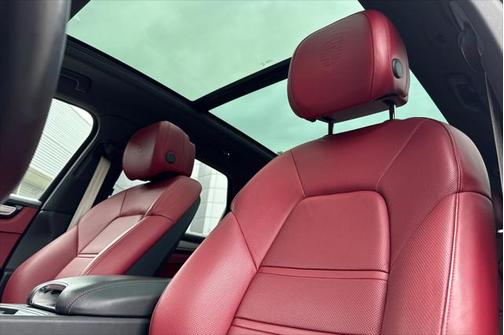 2023 Porsche Cayenne Platinum Edition