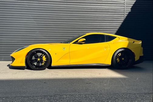2019 Ferrari 812 Superfast Base