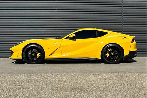 2019 Ferrari 812 Superfast Base