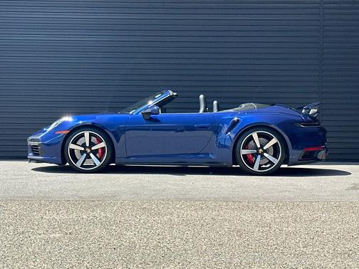 Gentian Blue Metallic 2021 Porsche 911 Turbo