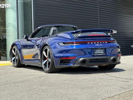 Gentian Blue Metallic 2021 Porsche 911 Turbo