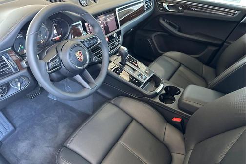 2025 Porsche Macan T