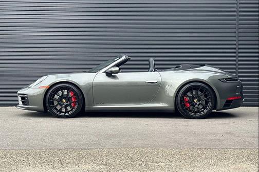 2022 Porsche 911 Carrera 4 GTS