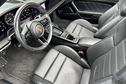 2022 Porsche 911 Carrera 4 GTS