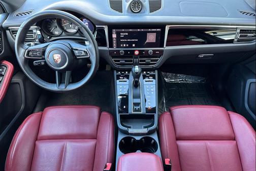 2025 Porsche Macan T