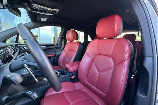 2025 Porsche Macan T