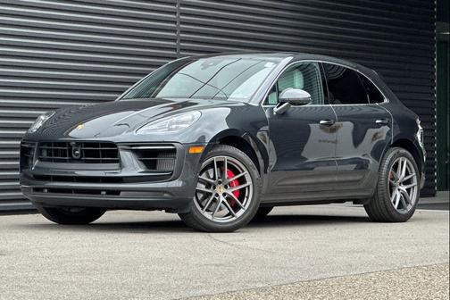 Volcano Grey Metallic 2023 Porsche Macan Macan