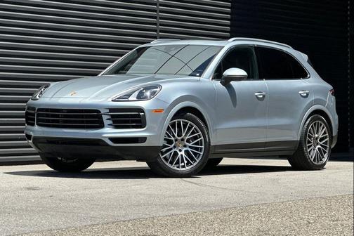 Dolomite Silver Metallic 2023 Porsche Cayenne Cayenne