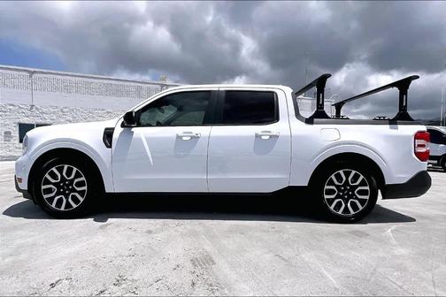 Oxford White 2024 Ford Maverick Lariat