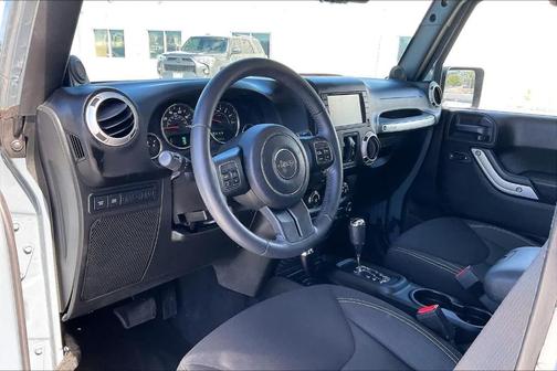 Anvil Clearcoat 2014 Jeep Wrangler Unlimited Rubicon
