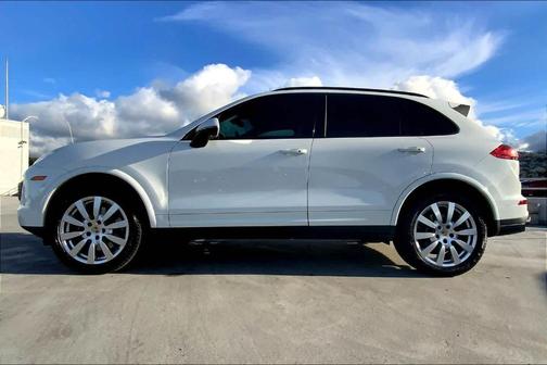 2018 Porsche Cayenne Platinum Edition