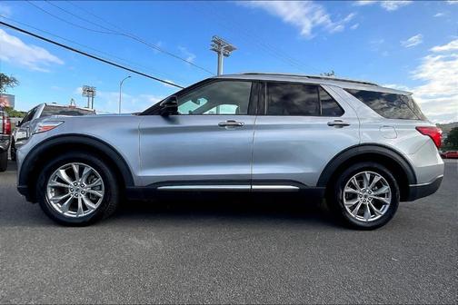Iconic Silver Metallic 2022 Ford Explorer Limited
