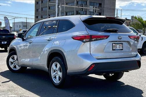 Celestial Silver Metallic 2023 Toyota Highlander Hybrid LE