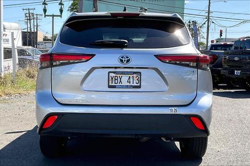 Celestial Silver Metallic 2023 Toyota Highlander Hybrid LE