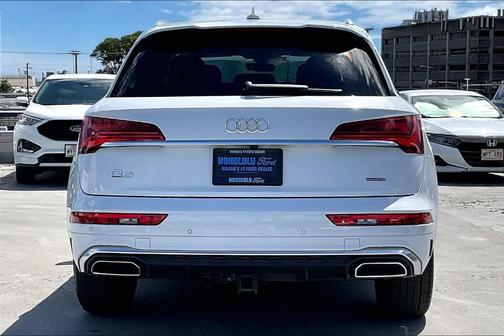 Glacier White Metallic 2023 Audi Q5 45 S line Premium Plus