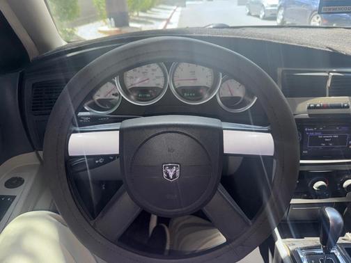 2007 Dodge Magnum Base