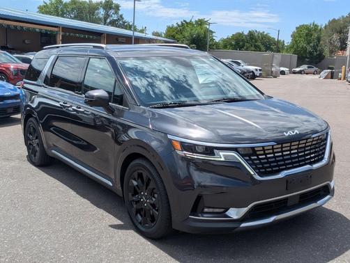 2022 Kia Carnival SX