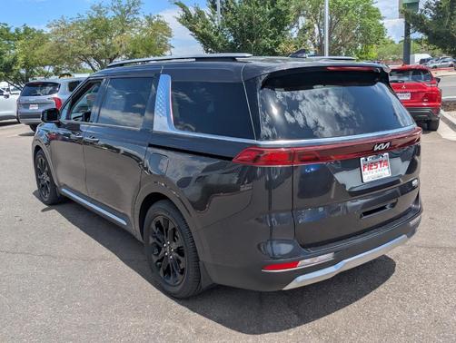 2022 Kia Carnival SX