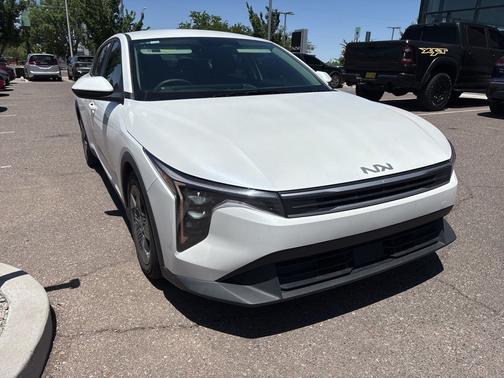 Snow White Pearl 2025 Kia K4 LX