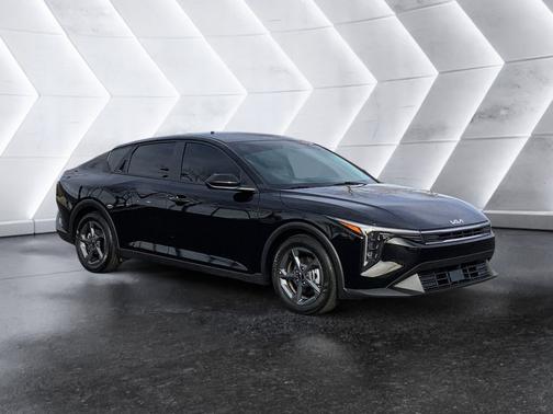 Aurora Black Pearl 2025 Kia K4 LXS Sedan