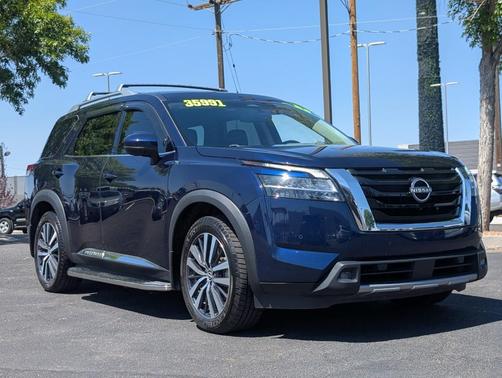 2022 Nissan Pathfinder Platinum