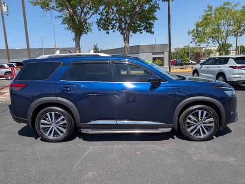 2022 Nissan Pathfinder Platinum