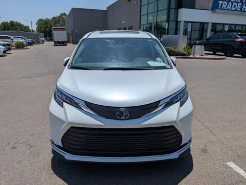 2023 Toyota Sienna XLE