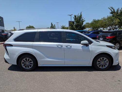 2023 Toyota Sienna XLE