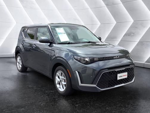 Gray 2023 Kia Soul LX