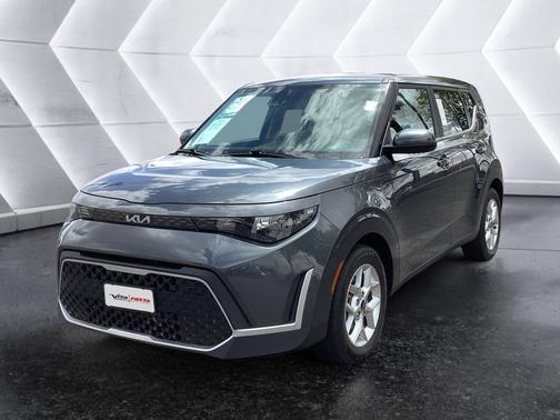 Gray 2023 Kia Soul LX