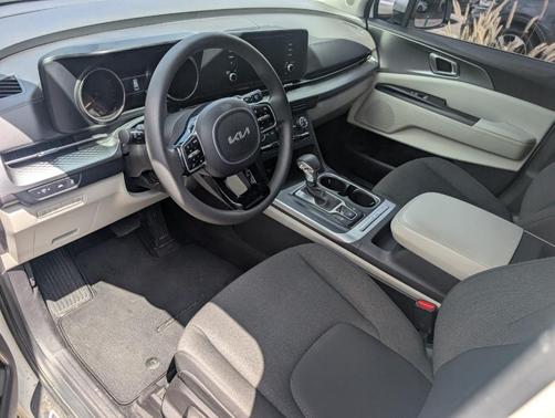 2022 Kia Carnival LX