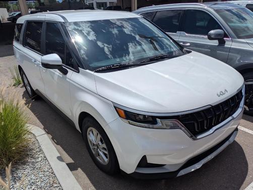 2022 Kia Carnival LX