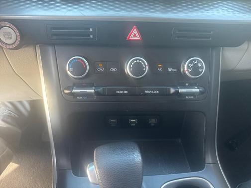 2022 Kia Carnival LX