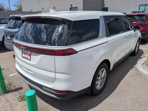 2022 Kia Carnival LX