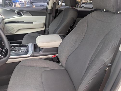 2022 Kia Carnival LX
