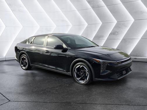 Aurora Black Pearl 2025 Kia K4 EX