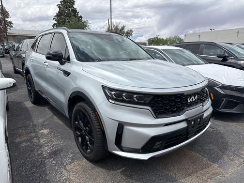Sparkling Silver 2022 Kia Sorento SX