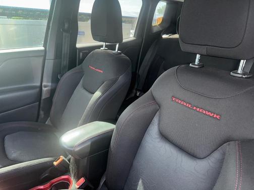 2017 Jeep Renegade Trailhawk